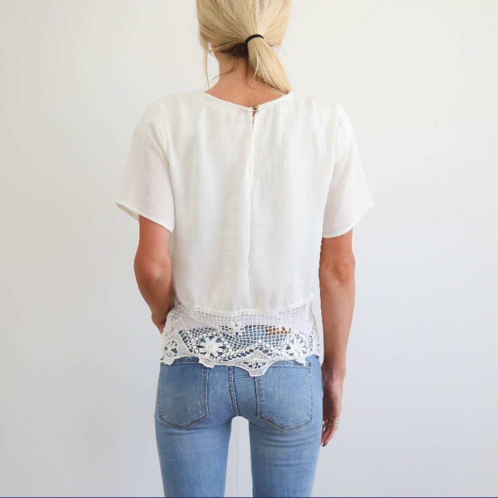 Creamy white silky lace accent short sleeve top - Picture 5 of 5